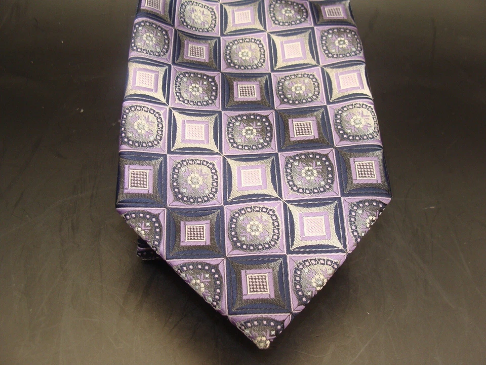 ALEXANDER COLORS ~ Corbata 100% Poliéster para Hombre ~ Púrpura ~ Lavanda ~ Negro ~ Geométrico ~ En muy buena condición Foto 1 de 4