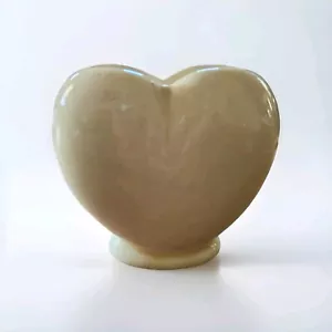 Jarrón de cerámica amarillo en forma de corazón vintage de 3,5" con problemas **Leer** - Imagen 1 de 14