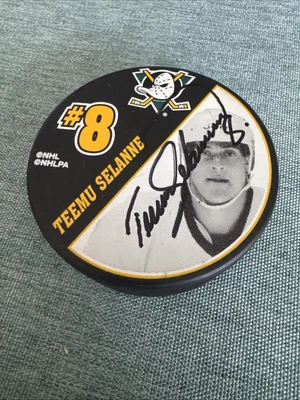 Disco de hockey firmado Teemu Selanne 8 y Paul Kariya 9 Anaheim Ducks NHL Foto 1 de 4