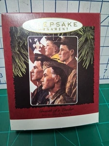 1996 Hallmark Andenken Weihnachtsschmuck Wachstum eines Führers Pfadfinder S5 - Bild 1 von 2