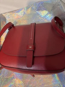 Gap small Color Red leather crossbody Ajustables - Picture 1 of 5