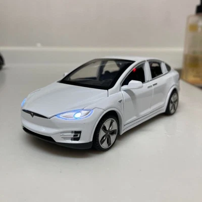 Tesla Model X White Miniature Car 1/32 23967 - Image 1 of 4