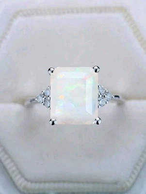 Посеребренное цинковое кольцо с опалом квадратной огранки размер 7 - Изображение 1 из 4