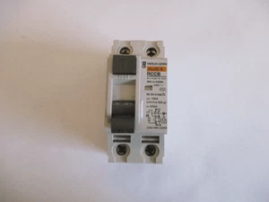 MERLIN GERIN 25 AMP 30mA RCCB (23083 RMG 250302) CIRCUIT BREAKER - Picture 1 of 1