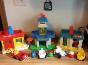 Vintage 1990 Chunky Little People Airport & Firehouse & Carwash w/ Accessories - Picture 1 of 11