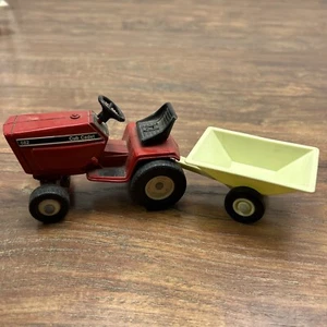 ERTL 1/16 Vintage International 682 Cub Cadet Lawn & Garden Tractor W/Trailer - Picture 1 of 14