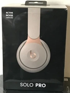 Auriculares Beats Solo Pro ANC inalámbricos con cancelación de ruido en la oreja Apple H1 chip gris - Imagen 1 de 3