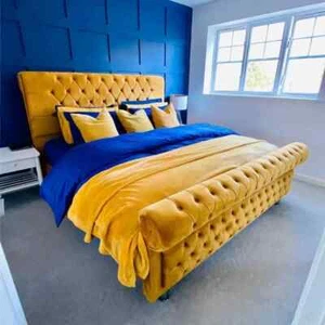CHESTERFIELD SLEIGH BED 3FT, 4FT, 4FT6,5FT, 6FT IN MULTIPLE COLOUR SMALL DOUBLE - Picture 1 of 3