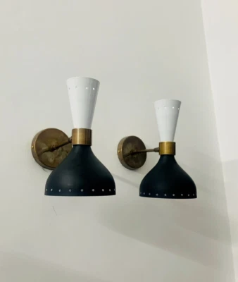 Aplique de pared Mid Century, par de apliques italianos Diabolo, lámpara de pared blanca y negra Foto 1 de 4