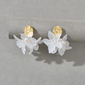 Boho Luxury White Resin Petal Drop Flower Exaggerated Floral Earrings for Women - Picture 1 of 4