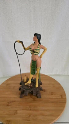 Estatua de Attakus Cybil Foto 1 de 4