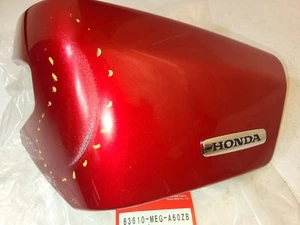 2011-12 VT750 AERO SHADOW HONDA LEFT SIDE COVER RED 83610-MEG-A60 USED 41725-19 - Picture 1 of 1