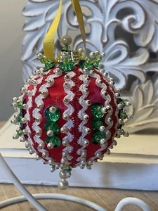 Spilla a spinta vintage ornamento natalizio rosso bianco verde - Foto 1 di 6