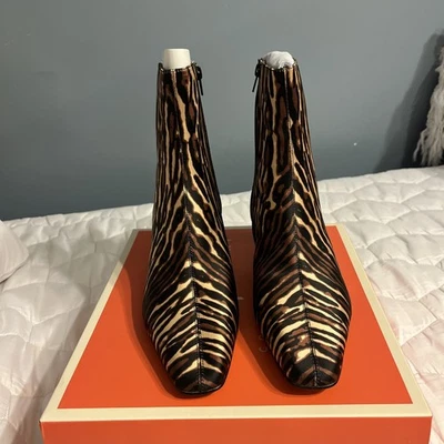 Katy Perry The Wandering Botín Liger Estampado Satinado Negro Multi Talla 9.5 Foto 1 de 4