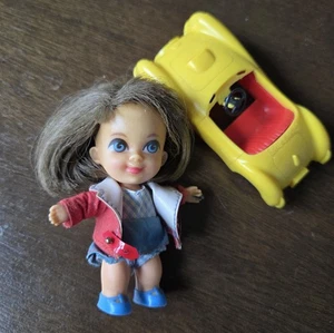 Vintage 1960er LIDDLE KIDDLES Puppe BABE BIDDLE mit gelbem AUTO & OUTFIT 3" - Bild 1 von 10