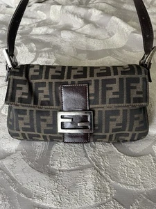 FENDI Zucca Monogram Canvas Baguette, brown shoulder Bag with silver hardware - Picture 1 of 24
