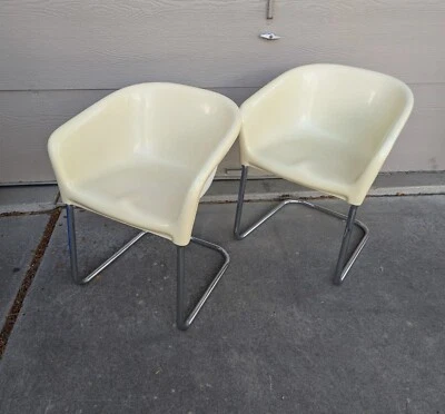 Par De Sillas De Colección Modernas Bauhaus Cromo Voladizo Fibra De Vidrio Mediados De Siglo B Foto 1 de 4