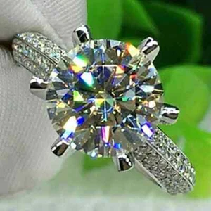 Anillo de compromiso con halo de moissanita real de corte redondo de 4 quilates enchapado en oro blanco de 14 k - Imagen 1 de 3