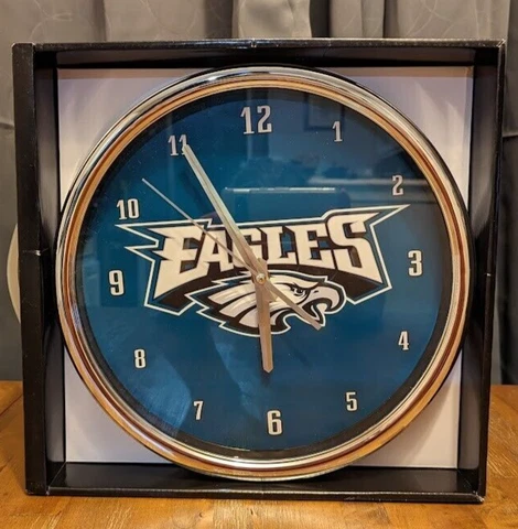 PHILADELPHIA EAGLES NFL LICENSED ROUND CLOCK THE MEMORY COMPANY NEW IN BOX Cover