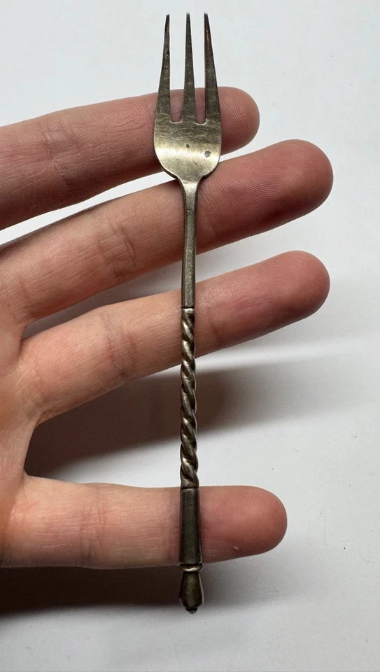 Horquilla Imperial Rusa Plata 84 Sello VA AK Antiguo Caviar Twist 11.3g Rara Foto 1 de 4