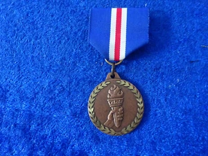 (A16-23) US Cadet ROTC Westpoint Humanitian Award bronze - Picture 1 of 3
