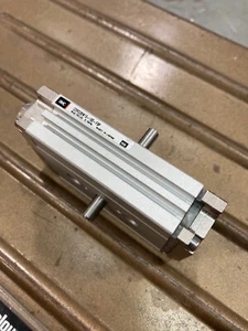 Cilindro giratorio SMC CDRQ2BW15-180-F9P - Imagen 1 de 1