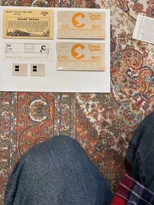 CALCOMANÍA ESCALA CHAMP O - COCHE DE CAJA AJEDREZ/B&O/C&O - AZUL con LETRA AMARILLA - #OB-405 - Imagen 1 de 1