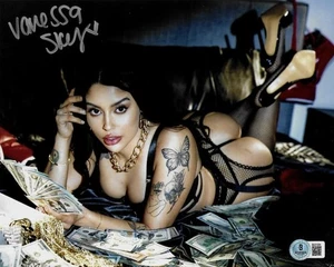 Vanessa Skye  Sexy Model Hand Signed 8 x 10 Glossy Beckett - Picture 1 of 1