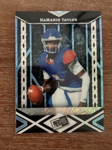 Pass stampa calcio collettivo metallo foglia 2024 Kamario Taylor blu brillante 16/20 - Foto 1 di 2