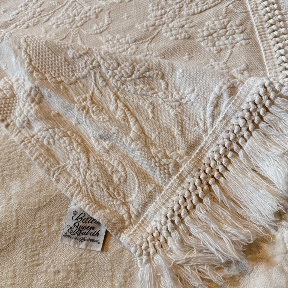 Bates Queen Elizabeth Matelasse Bedspread White Fringe Coverlet Twin 80x110 - Image 1 of 4