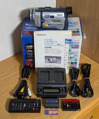 SONY DCR-TRV30 Handycam Camcorder NightShot MiniDV Japanese only Excellent - Image 1 of 4