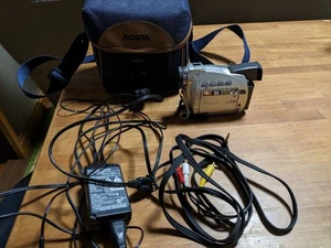Canon FV300 Digital Video Camera 18x Zoom Night Vision Vintage Camcorder - Picture 1 of 2