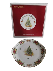 Royal Albert CHRISTMAS MAGIC HANDLED CAKE PLATE Bone China Made in England 1990 - Picture 1 of 8