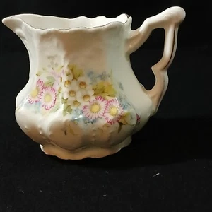 Ramo floral crema de 3" de China fina sin marca borde dorado mango de ala de mariposa - Imagen 1 de 10
