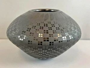 Beautiful Artist-Signed Mexican Black Seed Pot Vase Pottery by HILARIO QUEZADA - Picture 1 of 3