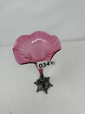 Jarrón trompeta Epergne de vidrio rosa antiguo con base de metal - Art Nouveau victoriano Foto 1 de 4