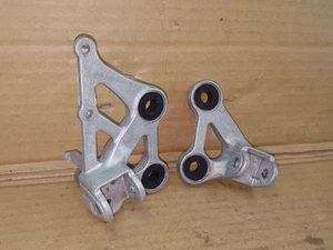 HONDA CBR1000F 1989-1999 LH & RH Front Footrest Hanger/Mount/Bracket - Picture 1 of 7