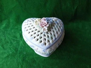 Vintage Herz Schmuckkästchen mit Deckel mit Blumen - Bild 1 von 4