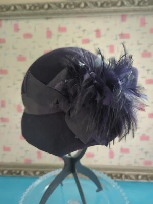Vintage Ladies Hat 1940s Black Wool Cap With Feathers - Image 1 of 4