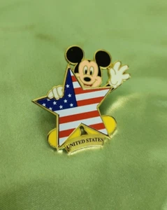 2001 Disney Pin 100 Years of Dreams #100 State Flag United States Mickey Mouse - Picture 1 of 3