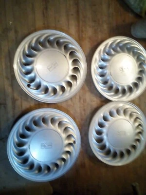 Oldsmobile Cutlass Supreme 1992-1994 15"" juego de 4 pernos usado Foto 1 de 4