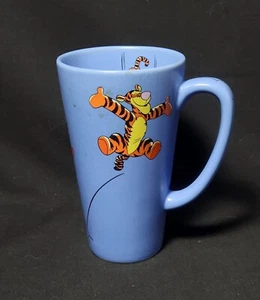Taza de café alta 16 oz azul Tailandia Disney Store Bouncing Tigger The Tiger - Imagen 1 de 5