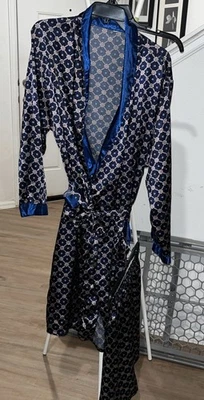 Bata cómoda sedosa sin marca talla XXL W pantalones cortos con cinturón muy bonita unisex Foto 1 de 4