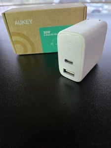 AUKEY 32watt WALL CHARGER - WHITE COLOR.  BRAND NEW IN BOX - Picture 1 of 3