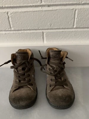 Tods girls shoes in beige color. Size 7.5 US/25 EU. Suede On Top/leather Lining - Image 1 of 3