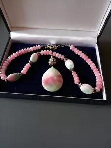 pink jade necklace never worn bought from qvc 20 + years ago unboxed - Picture 1 of 4