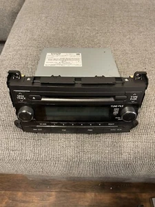 2011-2014 Toyota Sienna AM FM CD Player Radio Receiver OEM C03B23041 - Bild 1 von 3
