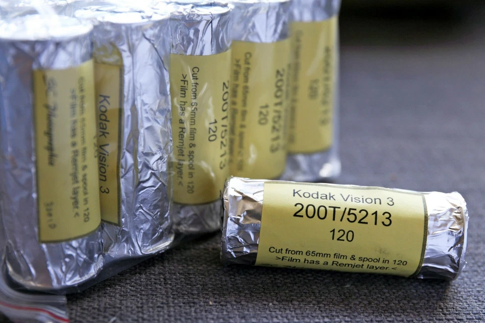 120 (*5 rolls) - Kodak Vision3 200T cine color negative film Tungsten IMAX - Image 1 of 1