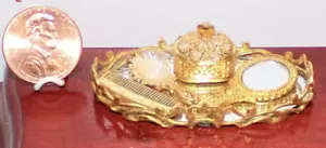 Juego de bandeja de tocador miniaturas para casa de muñecas ~ espejo ~ peine de cepillo escala 1:12 dorado ¡Nuevo! - Imagen 1 de 12