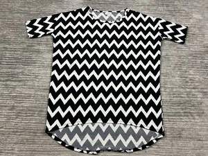 LulaRoe Top Womens Small Black White Zig Zag Short Sleeve Hi Low Hem - Picture 1 of 11